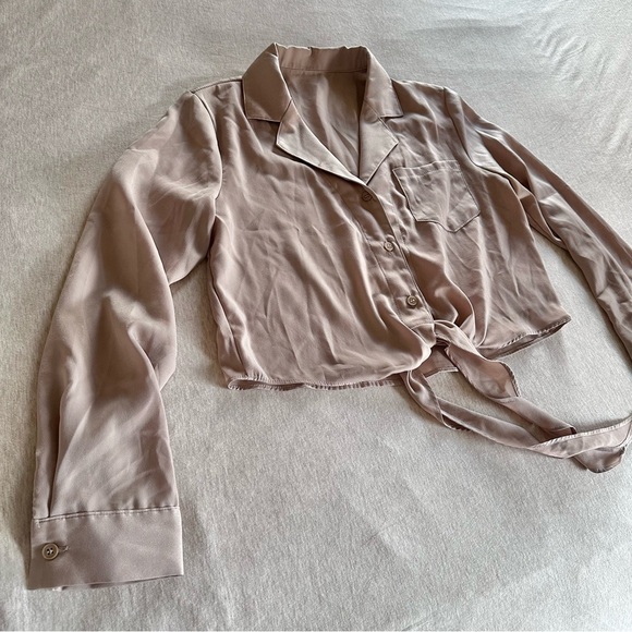 OAK & FORT Cropped Tie-Front Collared Blouse - Picture 3 of 10